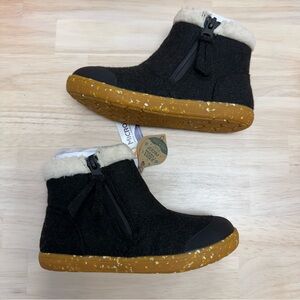 New! Livie & Luca toddler waterproof rook fleece felt boots